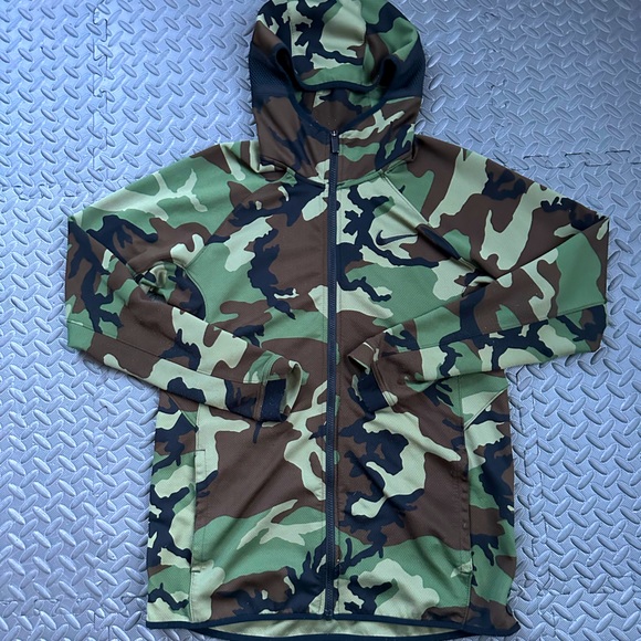 Nike Other - NIKE Therma Flex Showtime Camo DriFit Basketball Hoodie Jacket sz. M